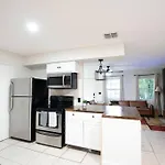 Modern 3Br Farmhouse Near Attractions Parks & More