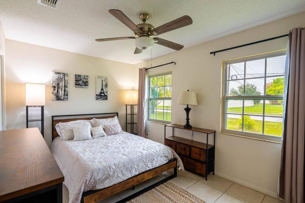 Modern 3br Farmhouse Near Attractions Parks & More Casa de férias