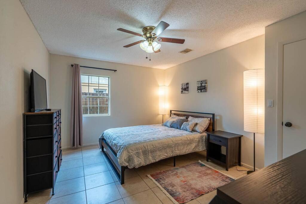 Casa de férias Modern 3br Farmhouse Near Attractions Parks & More